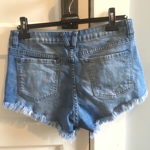 Volcom cut off shorts - Picture 6 of 8